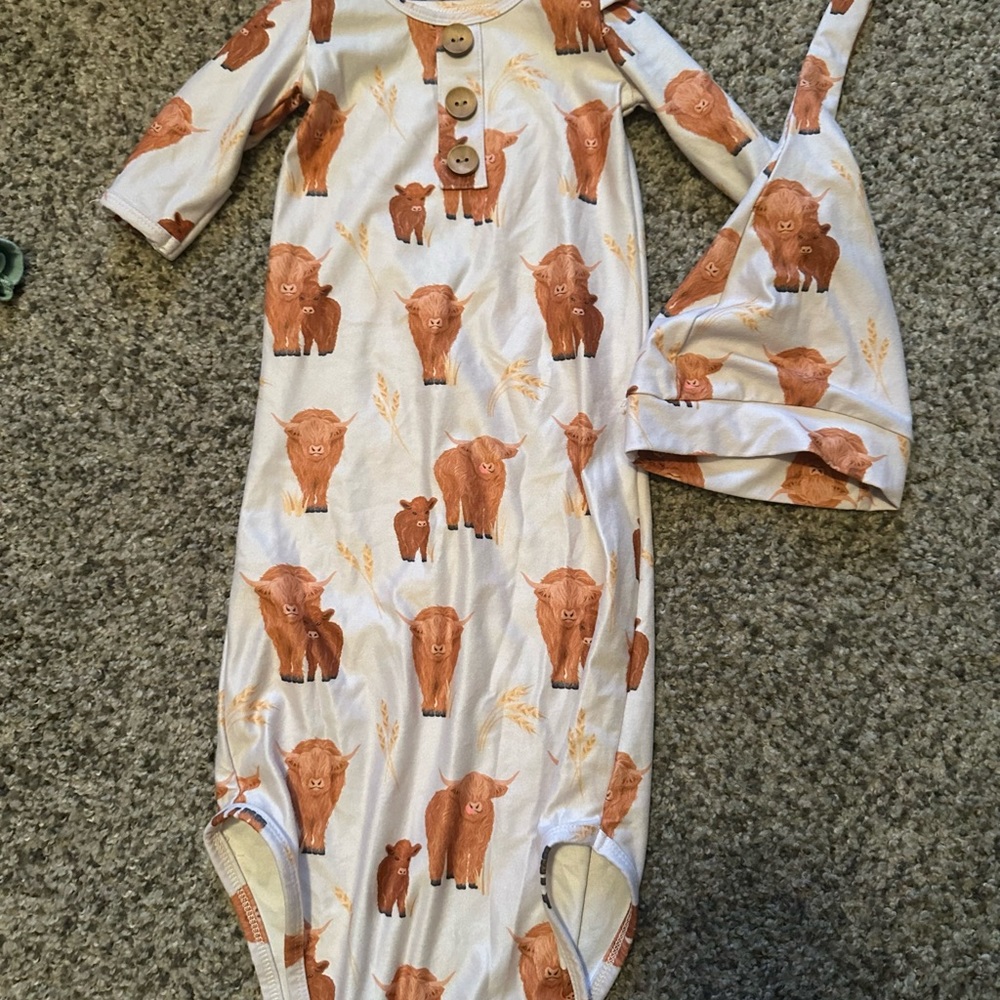 Highland cattle knotted gown and hat